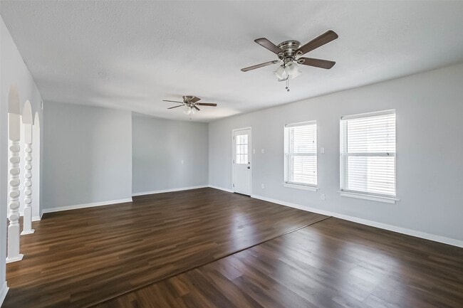 Photo - 5922 Fairdale Ln