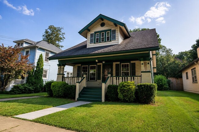 Photo - 740 McDonald St