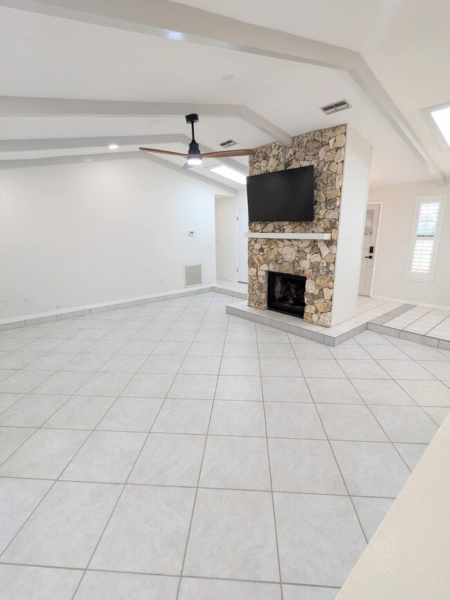 Photo - 945 Bramble Bush Cir W