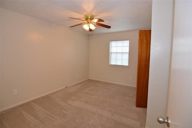 Photo - 8912 Circle Dr