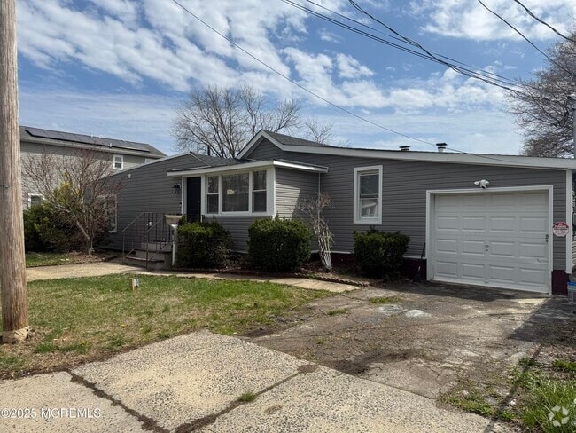 Building Photo - 636 Sydney Ave Rental