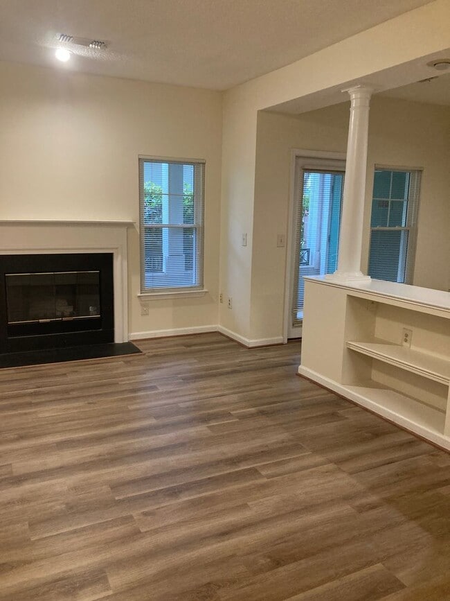 Photo - Beautiful 2 Bed 2 Bath Condo In Popular Oak Park Community - Water Included!