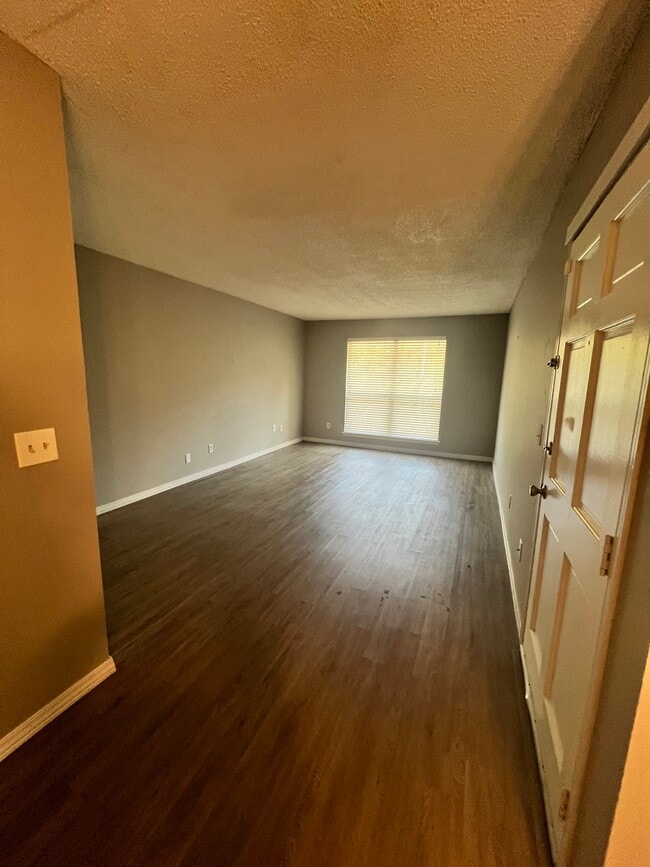 Photo - 825 Red Bird Ln Unit 825D