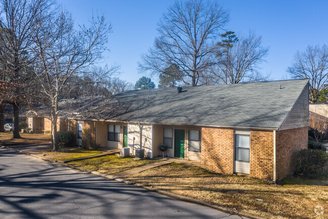 Building Photo - Village Green Rental