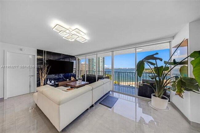 Photo - 7601 E Treasure Dr Unidad 7601 E Treasure Dr  1216