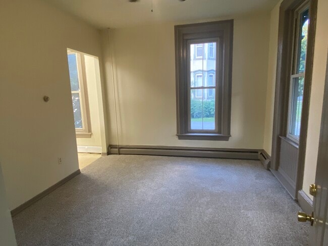 Photo - 936 W 4th St Apartments Unit 936 West 4th Street