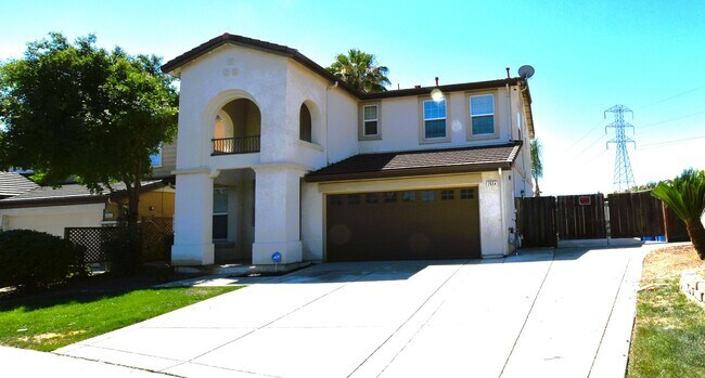 Building Photo - 4 bed 2.5 bath Single Family Home