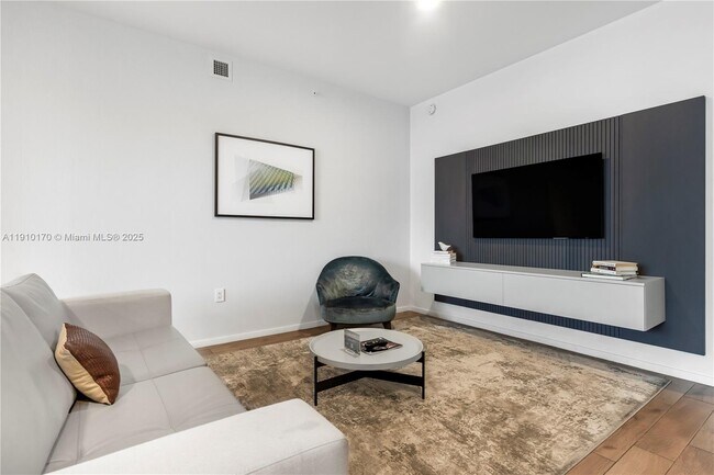 Photo - 398 NE 5th St Unidad 1901