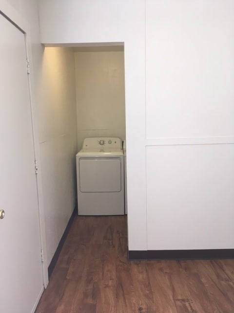 Photo - 507 W 1st St