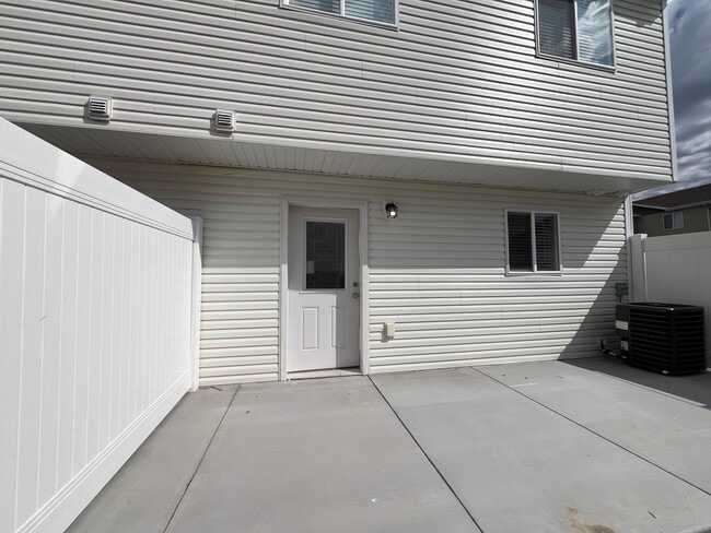 Photo - 2015 Lawrence Ln