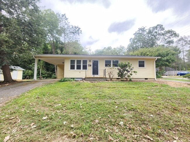 Building Photo - Great Location-Black Mountain Rental