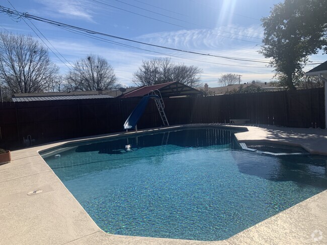 Pool and backyard - 2312 Anders Dr Rental