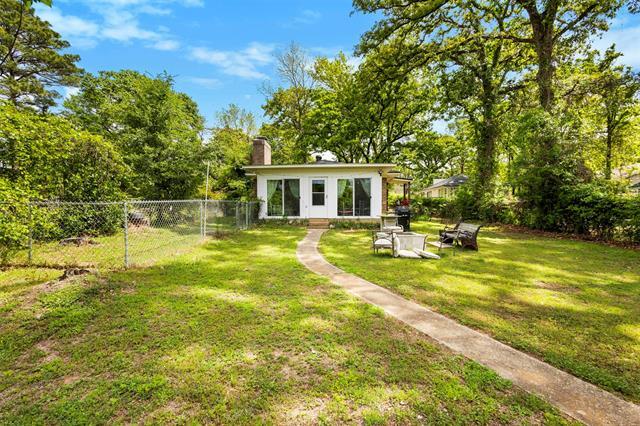 111 Island Park Dr