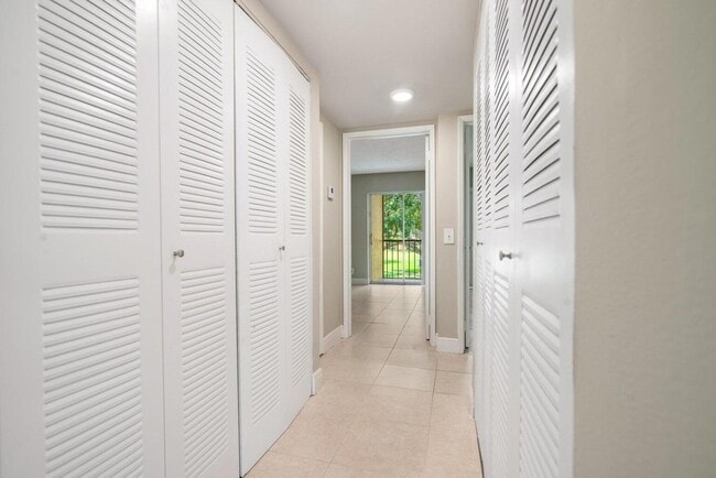 Photo - 516 Meadows Cir