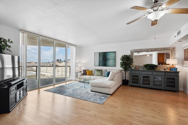 Photo - 1819 SE 17th St Unit 901