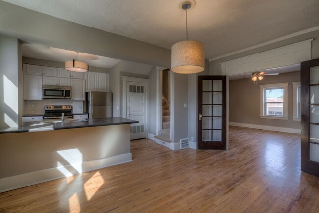 Building Photo - 4-Plex on Farnam Unit 3915 Farnam