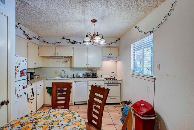 Photo - 803 W 28th St Unit 201