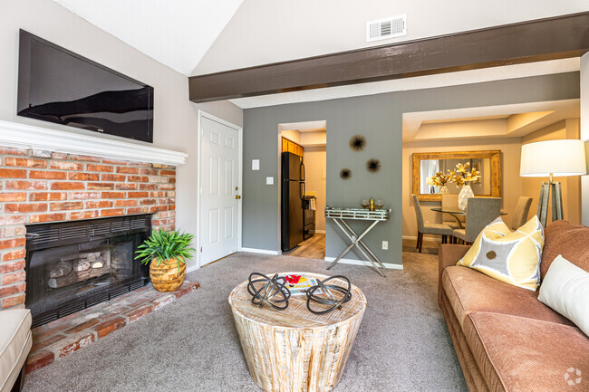 The Lakeview Loft - Living - Hunters Pointe Apartments