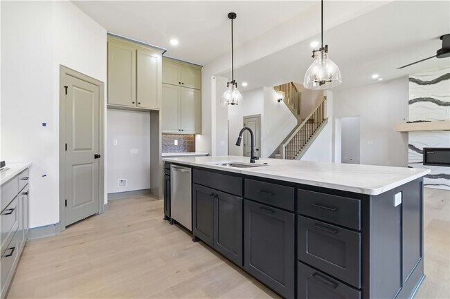 Photo - 1061 Whistler St