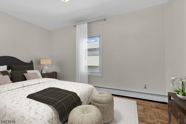 Photo - 633 McGillvray Pl