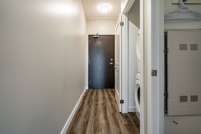 Photo - 15 Queen St S