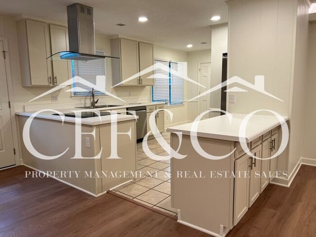 Photo - 225 State Rd S-42-9747