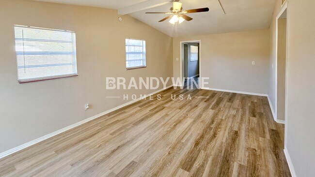 Photo - 4401 N 72nd St