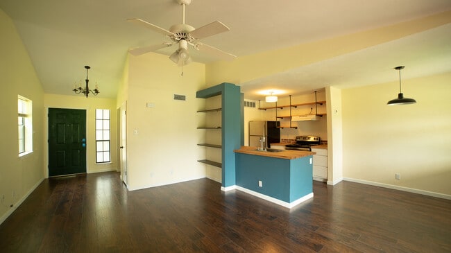 Building Photo - 1601 Faro Dr Unit 2304 Rental