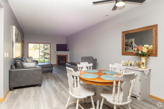 2BR, 2BA - 1,079 SF