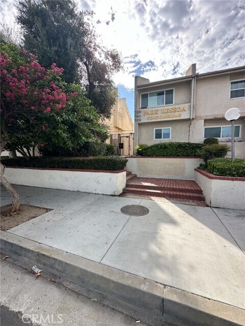 7641 Reseda Blvd