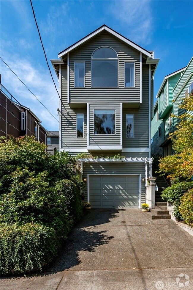 Building Photo - Queen Anne 3 Bedroom plus den with views Rental