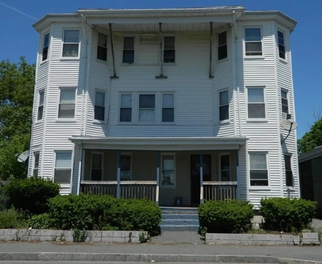 Building Photo - 240 Centre St