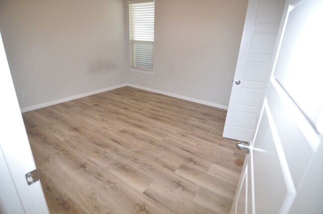 Photo - 2009 Eagle Blvd