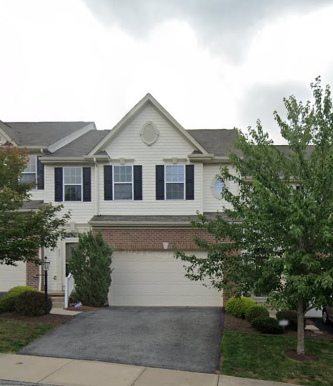 Building Photo - Beautiful 3 Bedroom town-home in Haymaker ...