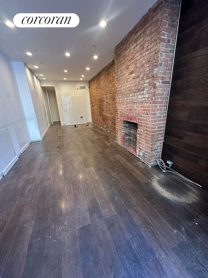 Photo - 324 W 47th St