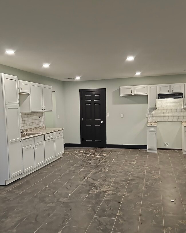 Photo - 1697 Baine Ave