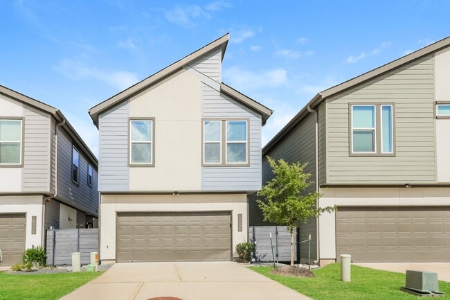 Building Photo - 18306 W Centro Cir