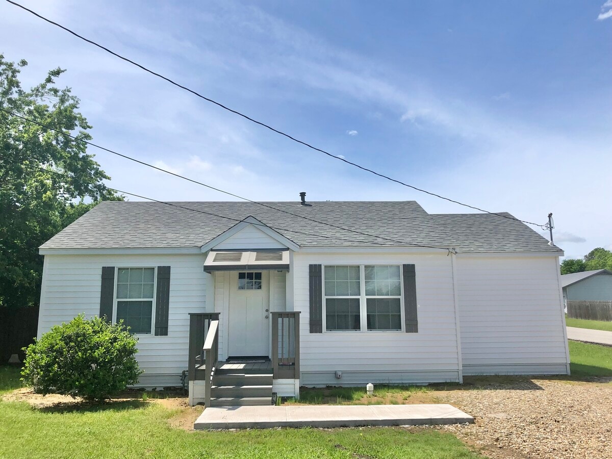 Photo - 3011 Poplar St