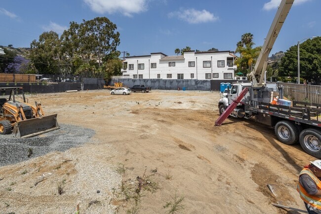 Building Photo - Skyview Sunset Rental