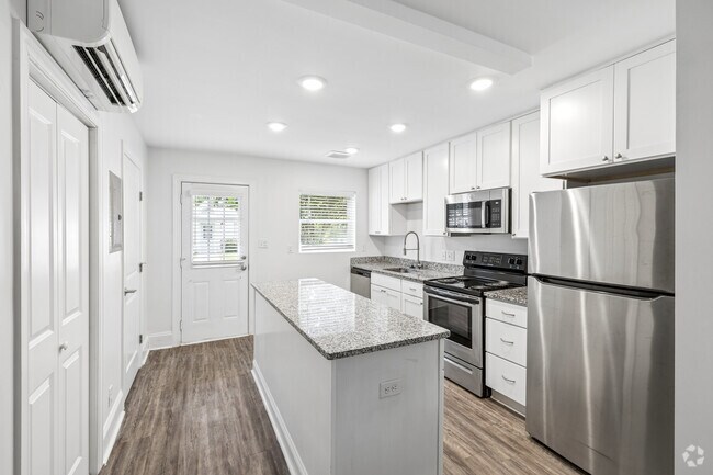 Crescent - 2BR, 1.5BA - 940SF - Kitchen