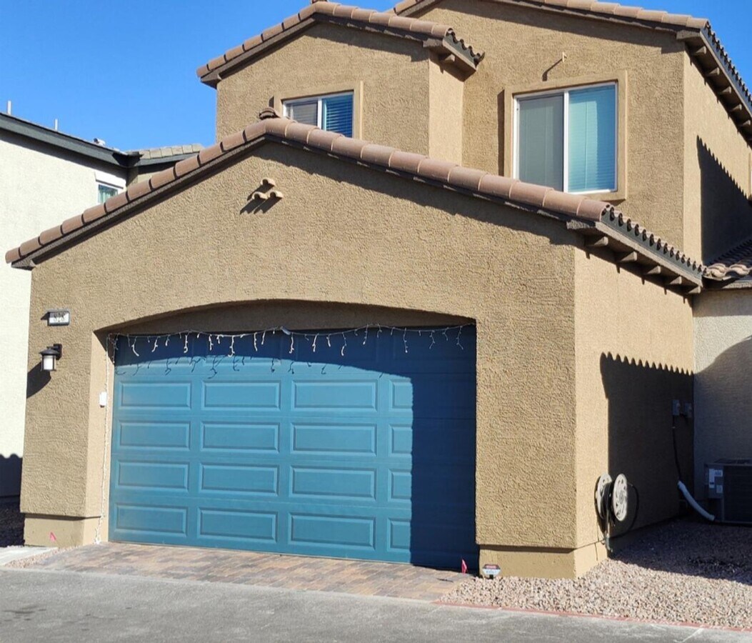 Photo - AMERICANA Property Mgmt - Recently constructed Townhouse. 3beds - 2 1/2baths in Henderson.