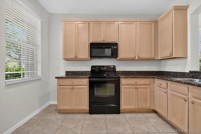 Photo - 158 W Thatch Palm Cir