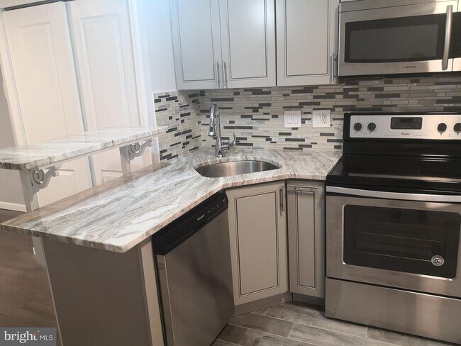 Building Photo - 600 N 11th St Rental