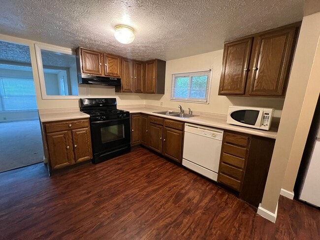 Photo - 115 E Montrose St