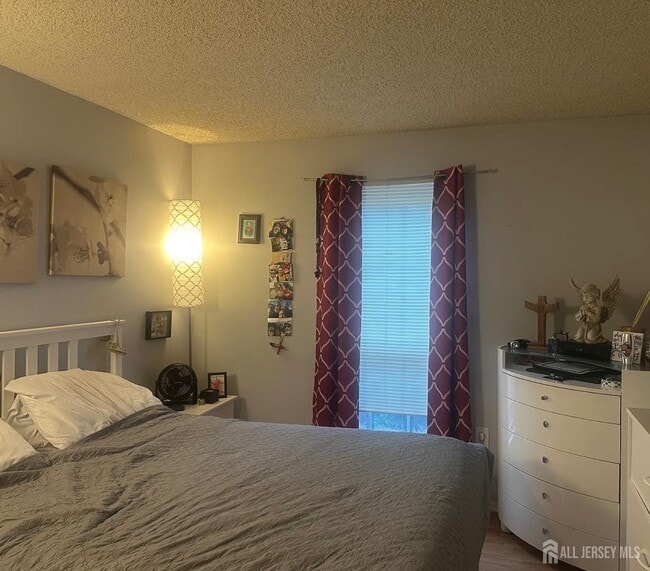 Photo - 139 Darwin Ln
