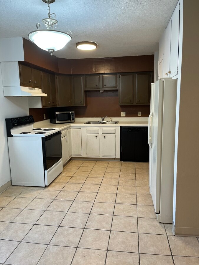 Photo - 911 40th St NW