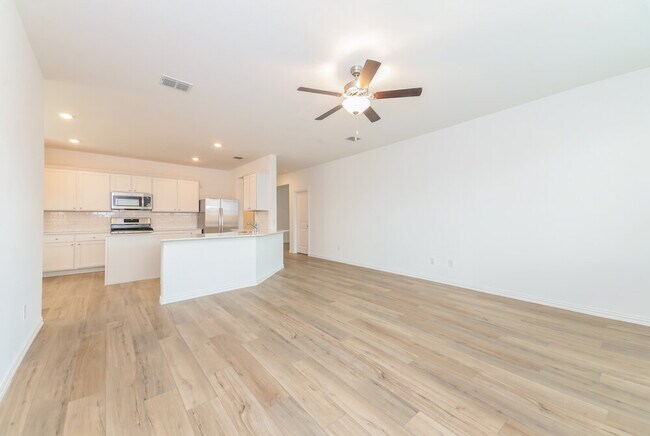 Photo - 1110 Daffodil St