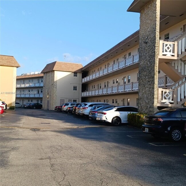 Building Photo - 5181 W Oakland Park Blvd Unit 103