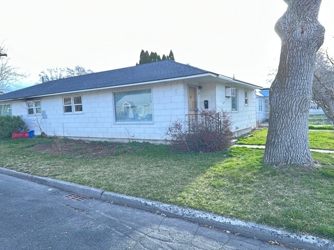 Photo - 363 6th Ave SW