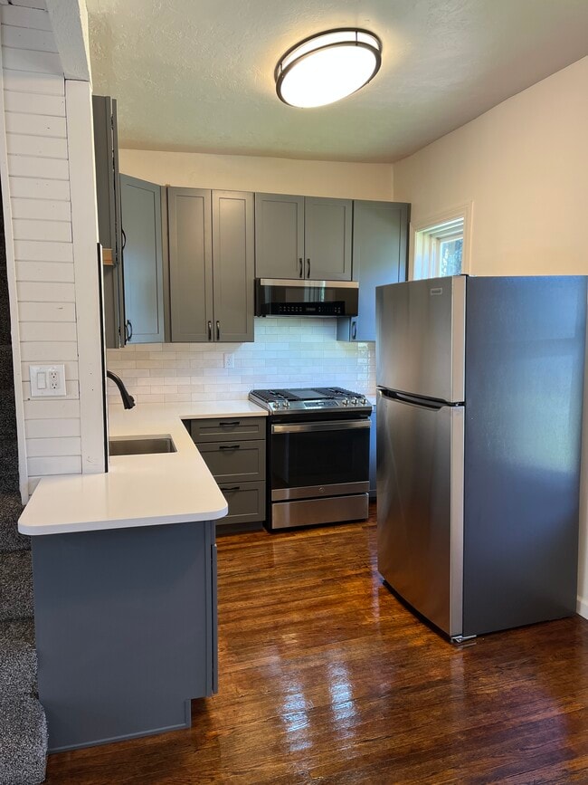 Photo - 873 E 5th Ave Unit Front